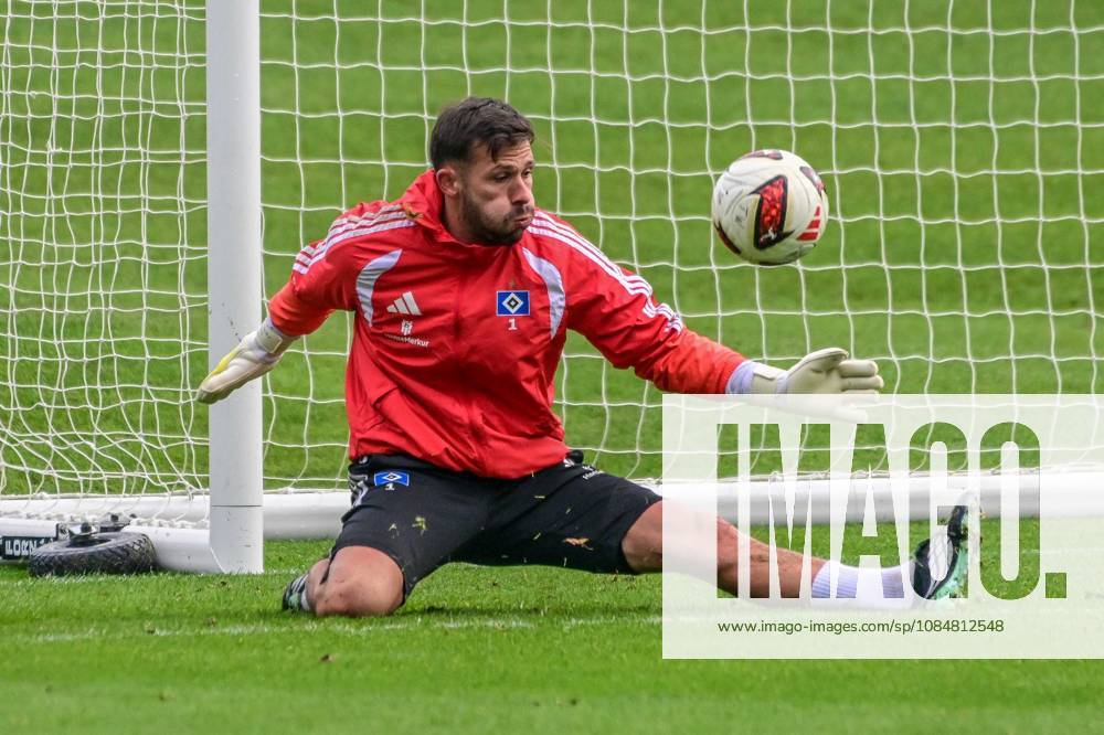 Heuer Fernandes Daniel ( HSV ) am Ball Deutschland , Hamburg , Volksparkstadion , Fussball , 1. Bundesliga , Training des Hamburger SV