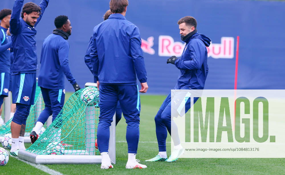 RB Leipzig - Training Champions League Leipzig, 20.10.2026, RB Akademie, UEFA Champions League , RB Leipzig - Abschlusstraining am Vortag von Real Madrid v. RBLeipzig , Im Bild: Christoph Baumgartner (re., 14, RB Leipzig) ,