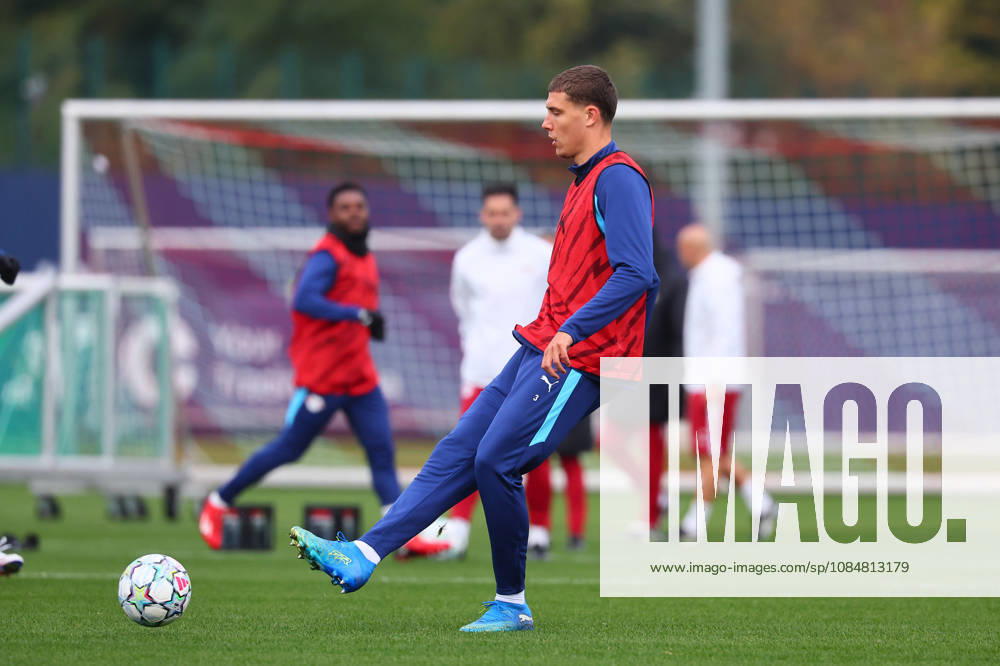 RB Leipzig - Training Champions League Leipzig, 20.10.2026, RB Akademie, UEFA Champions League , RB Leipzig - Abschlusstraining am Vortag von Real Madrid v. RBLeipzig , Im Bild: AMaxime Esteve ( 3, RB Leipzig) ,
