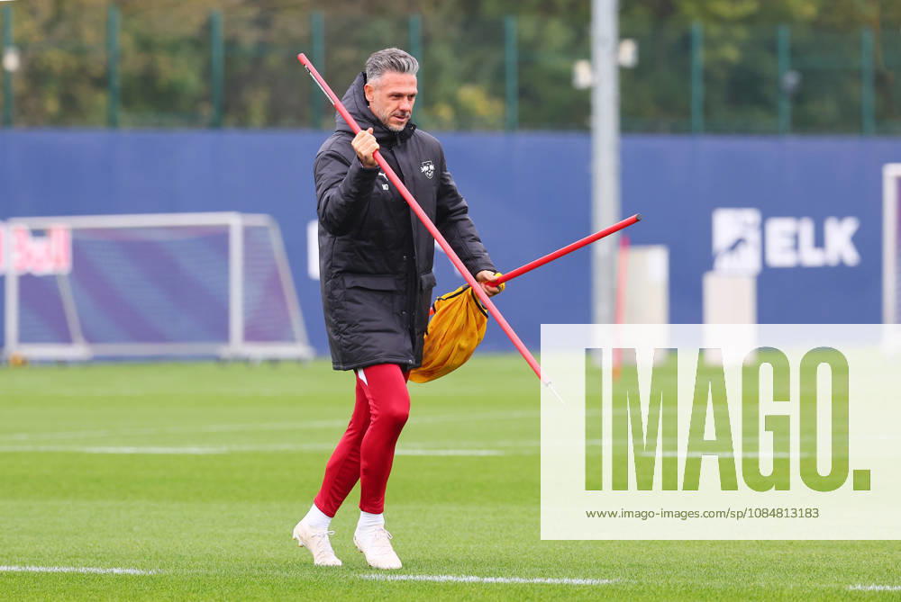 RB Leipzig - Training Champions League Leipzig, 20.10.2026, RB Akademie, UEFA Champions League , RB Leipzig - Abschlusstraining am Vortag von Real Madrid v. RBLeipzig , Im Bild: Trainer Martin Demichelis, RB Leipzig ,
