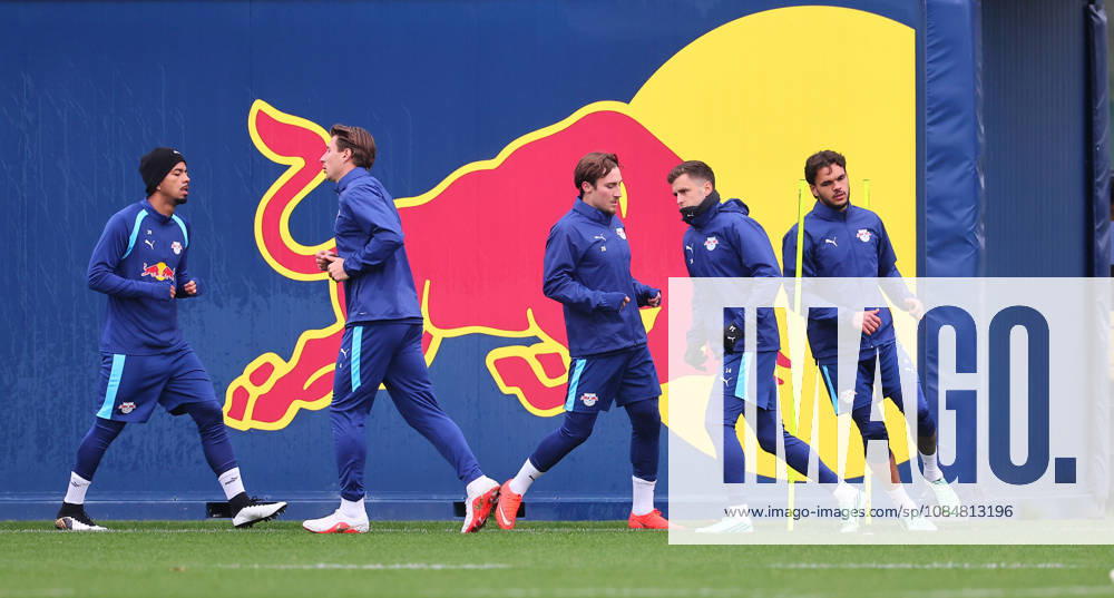 RB Leipzig - Training Champions League Leipzig, 20.10.2026, RB Akademie, UEFA Champions League , RB Leipzig - Abschlusstraining am Vortag von Real Madrid v. RBLeipzig , Im Bild v.l.: Benjamin Henrichs, Willi Orban, Rocco Reitz,Christoph Baumgartner und Max Finkgräfe Finkgraefe (alle RB Leipzig) ,
