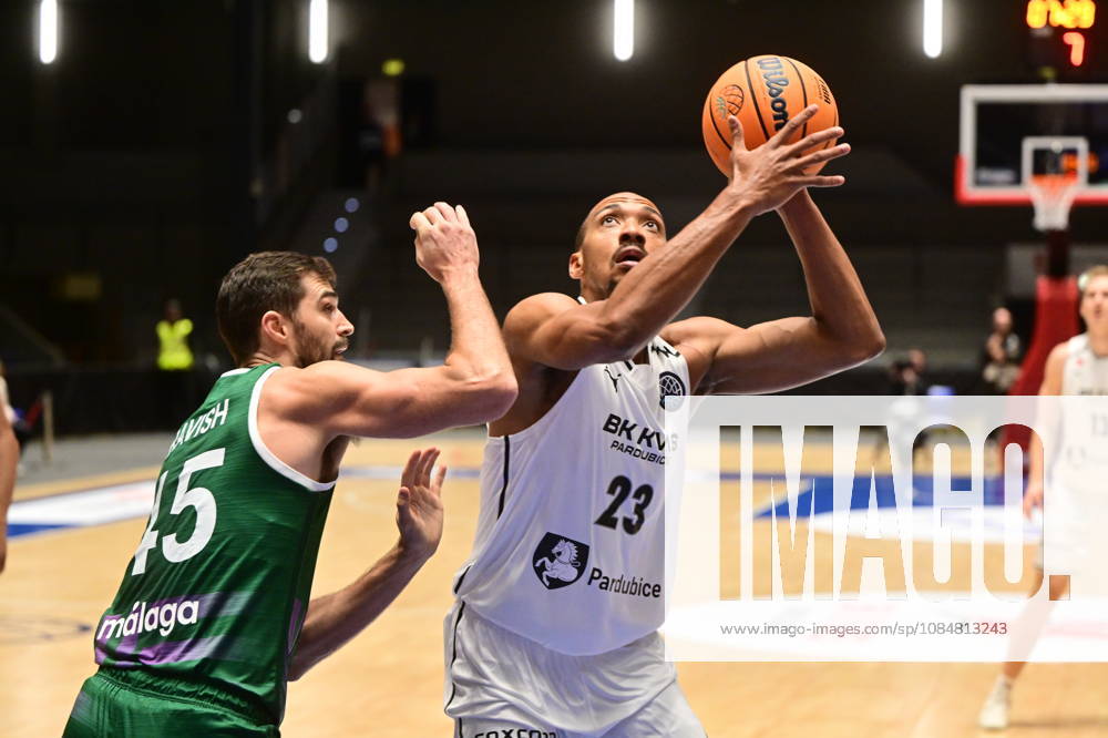 L-R David Kravish (Malaga) and Zed Key (Pardubice) in action during men s Basketball Champions League, group E, 2nd round, BK KVIS Pardubice vs Unicaja Malaga, in Pardubice, Czech Republic, October 20, 2026. (CTKxPhoto JosefxVostarek) CTKPhotoP2026102006464 CTKPhotoP2026102006464