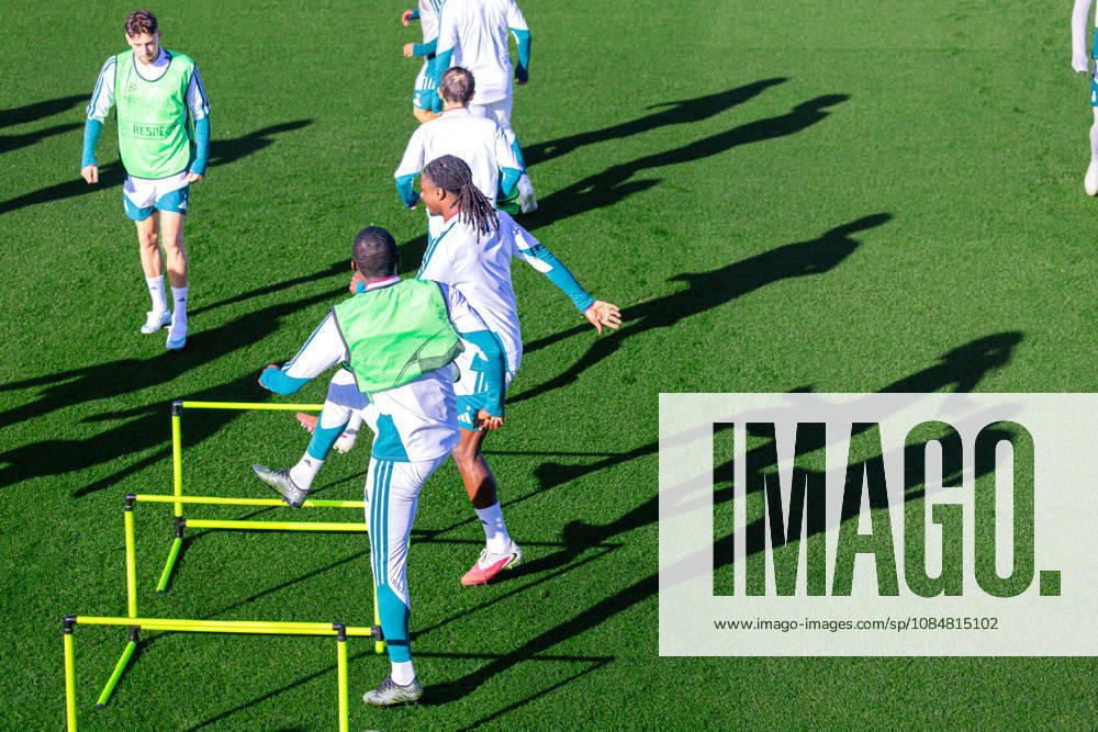 Fussball : Abschlusstraining, Real Madrid, 20.10.2026, Ciudad Real Madrid (Madrid) : Mannschaft beim Aufwärmen