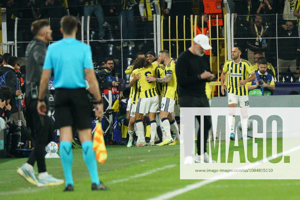 Oguz Aydin of Fenerbahce celebrates with his teammates after scoring his team s first goal during the UEFA Champions League - League Phase, Matchday 3 - football match between Fenerbahce and SK Slavia Praha at Sukru Saracoglu Stadium in Istanbul, Turkey, on October 20, 2026. Kadikoy Turkey - ZUMAu194 20261020_zip_u194_018