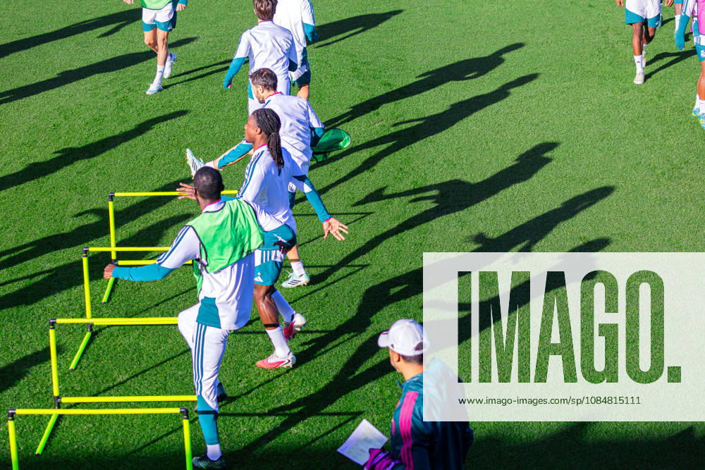 Fussball : Abschlusstraining, Real Madrid, 20.10.2026, Ciudad Real Madrid (Madrid) : Mannschaft beim Aufwärmen