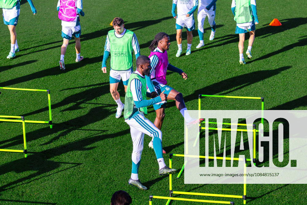 Fussball : Abschlusstraining, Real Madrid, 20.10.2026, Ciudad Real Madrid (Madrid) : Mannschaft beim Aufwärmen