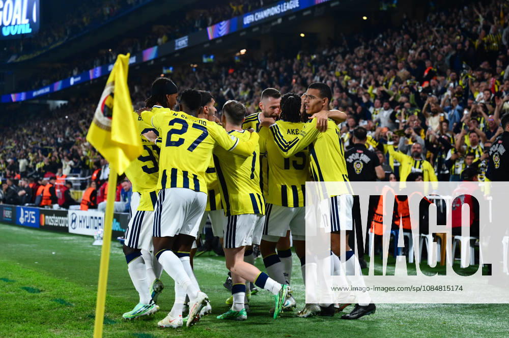 Fenerbahce v Slavia Praha - UEFA Champions League ISTANBUL, TURKIYE - OCTOBER 20: Oguz Aydin (70) of Fenerbahce celebrates with his teammates after scoring a goal during the UEFA Champions League Week 3 match between Fenerbahce and Slavia Praha at Chobani Stadium, on October 20, 2026 in Istanbul, Turkiye. Arif Hudaverdi Yaman Anadolu Istanbul Turkey. Editorial use only. Please get in touch for any other usage.