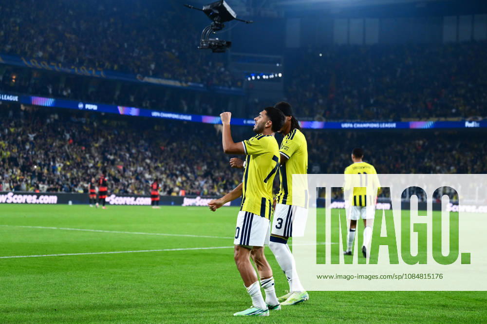 Fenerbahce v Slavia Praha - UEFA Champions League ISTANBUL, TURKIYE - OCTOBER 20: Oguz Aydin (70) of Fenerbahce celebrates with his teammates after scoring a goal during the UEFA Champions League Week 3 match between Fenerbahce and Slavia Praha at Chobani Stadium, on October 20, 2026 in Istanbul, Turkiye. Arif Hudaverdi Yaman Anadolu Istanbul Turkey. Editorial use only. Please get in touch for any other usage.