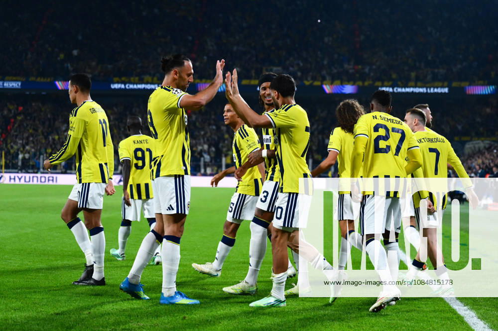 Fenerbahce v Slavia Praha - UEFA Champions League ISTANBUL, TURKIYE - OCTOBER 20: Oguz Aydin (70) of Fenerbahce celebrates with his teammates after scoring a goal during the UEFA Champions League Week 3 match between Fenerbahce and Slavia Praha at Chobani Stadium, on October 20, 2026 in Istanbul, Turkiye. Arif Hudaverdi Yaman Anadolu Istanbul Turkey. Editorial use only. Please get in touch for any other usage.