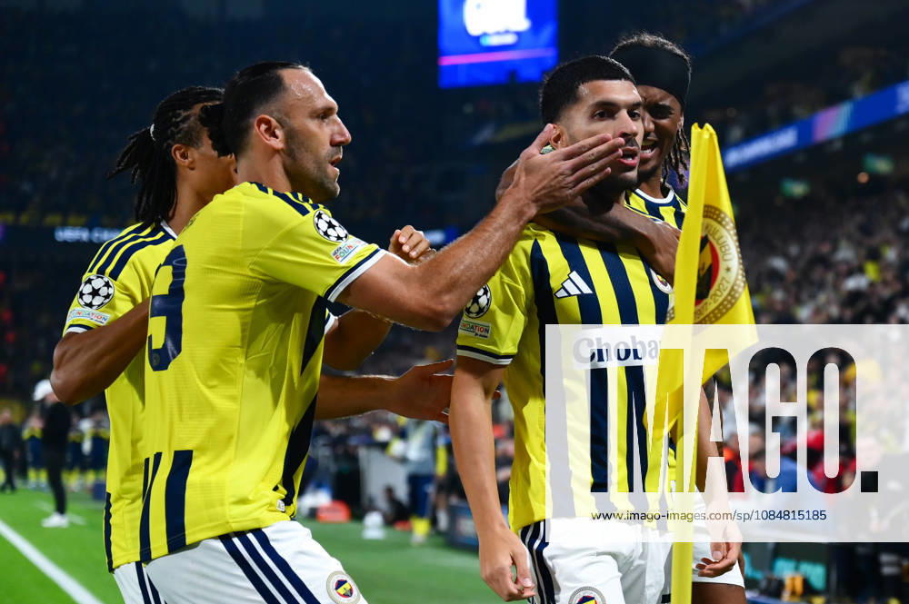 Fenerbahce v Slavia Praha - UEFA Champions League ISTANBUL, TURKIYE - OCTOBER 20: Oguz Aydin (70) of Fenerbahce celebrates with his teammates after scoring a goal during the UEFA Champions League Week 3 match between Fenerbahce and Slavia Praha at Chobani Stadium, on October 20, 2026 in Istanbul, Turkiye. Arif Hudaverdi Yaman Anadolu Istanbul Turkey. Editorial use only. Please get in touch for any other usage.