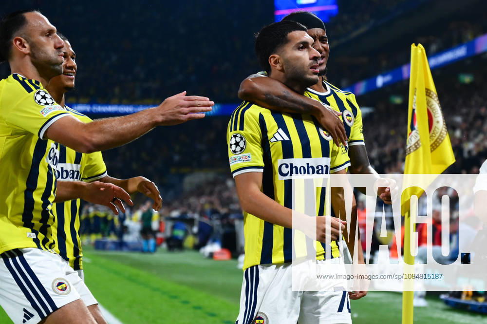 Fenerbahce v Slavia Praha - UEFA Champions League ISTANBUL, TURKIYE - OCTOBER 20: Oguz Aydin (70) of Fenerbahce celebrates with his teammates after scoring a goal during the UEFA Champions League Week 3 match between Fenerbahce and Slavia Praha at Chobani Stadium, on October 20, 2026 in Istanbul, Turkiye. Arif Hudaverdi Yaman Anadolu Istanbul Turkey. Editorial use only. Please get in touch for any other usage.