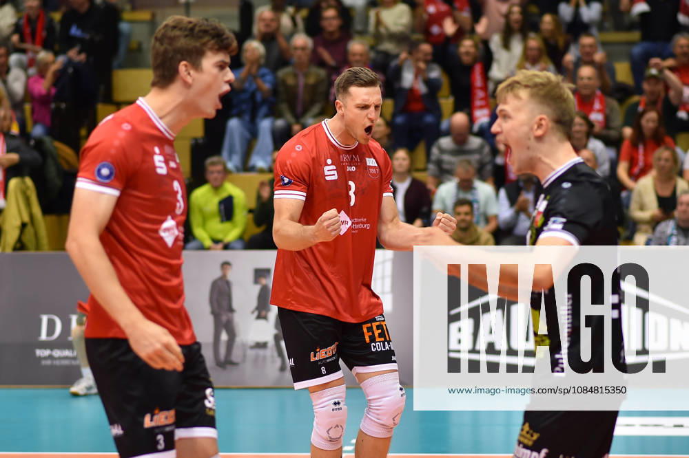 Freude, Jubel nach Punktgewinn, in der Mtte Niklas Lichtenauer (TV Rottenburg, 08), lnks Kieran Robinson-Dunning (TV Rottenburg, 03), rechts Mika Vicent Ahmann (TV Rottenburg, 18) TV Rottenburg vs. SWD powervolleys Dueren, Volleyball, 1. Bundesliga Maenner, 1. Spieltag, Spiel 1006, Spielzeit 2026 2027, 20.10.2026, TV Rottenburg vs. SWD powervolleys Dueren, Volleyball, 1. Bundesliga Maenner, 1. Spieltag, Spiel 1006, Spielzeit 2026 2027, 20.10.2026 Rottenburg