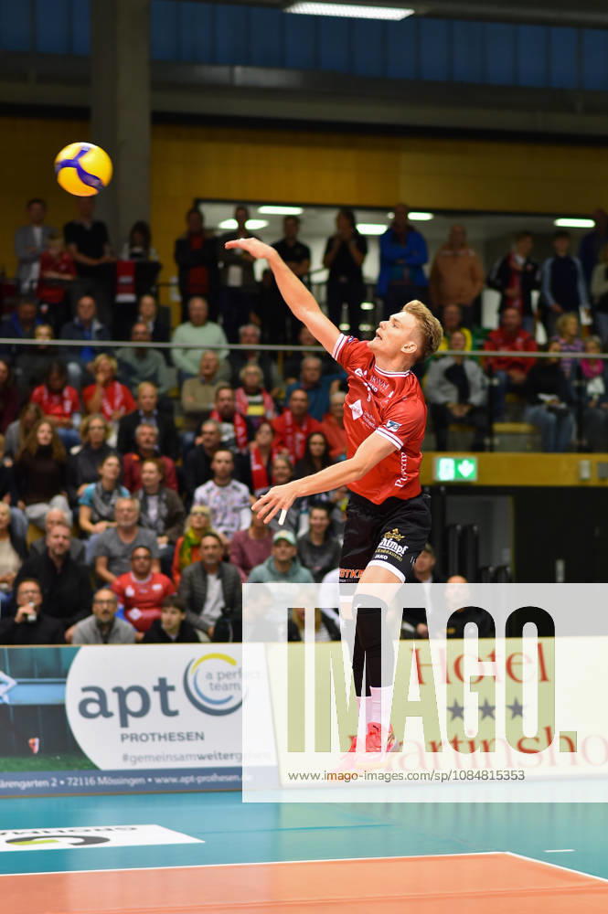 Aufschlag, Daniel Sulista (TV Rottenburg, 16) TV Rottenburg vs. SWD powervolleys Dueren, Volleyball, 1. Bundesliga Maenner, 1. Spieltag, Spiel 1006, Spielzeit 2026 2027, 20.10.2026, TV Rottenburg vs. SWD powervolleys Dueren, Volleyball, 1. Bundesliga Maenner, 1. Spieltag, Spiel 1006, Spielzeit 2026 2027, 20.10.2026 Rottenburg