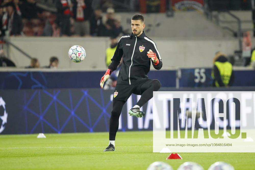 Fabian Bredlow (VfB Stuttgart, 01) beim Aufwärmen vor Spielbeginn , Deutschland, Fussball, UEFA Champions League, 3. Spieltag, 2026 2027, VfB Stuttgart vs. Atletico Madrid, 20.10.2026, Stuttgart Arena Stuttgart Deutschland
