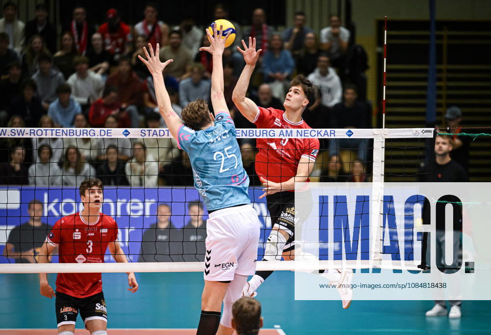 Volleyball 1. Bundesliga Saison 2026 2027 1. Spieltag 20.10.2026 TV Rottenburg - SWD powervolleys Dueren David Dornauf (re, TV Rottenburg) gegen Andres Jefanov (Mitte, Dueren) beobachtet von Kieran Robinson - Dunning (li, TV Rottenburg)