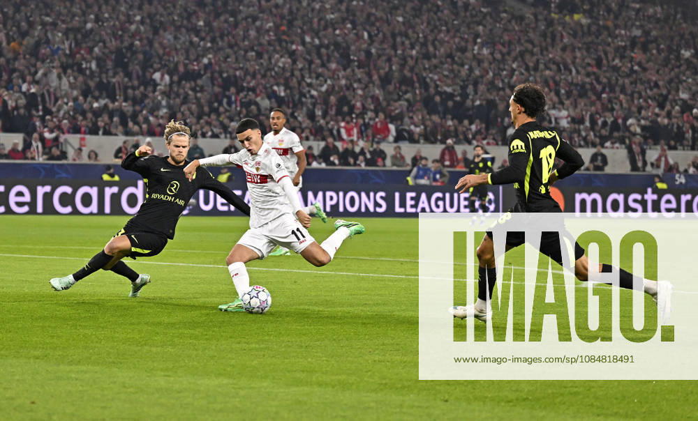 Fussball UEFA Champions-League League 2026 2027, 3.Spieltag, VfB Stuttgart - Atletico Madrid, in der MHP-Arena Stuttgart, Bilal El Khannouss (Stuttgart) setzt sich durch.