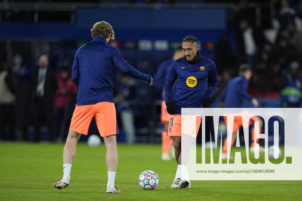 Raphinha of FC Barcelona, Barca warms up during the UEFA Champions League 2026 27 League Phase MD3 match between Paris Saint-Germain and FC Barcelona at Parc des Princes on Octuber 20, 2026, in Paris, France. Paris France - ZUMAa181 20261020_zaa_a181_027