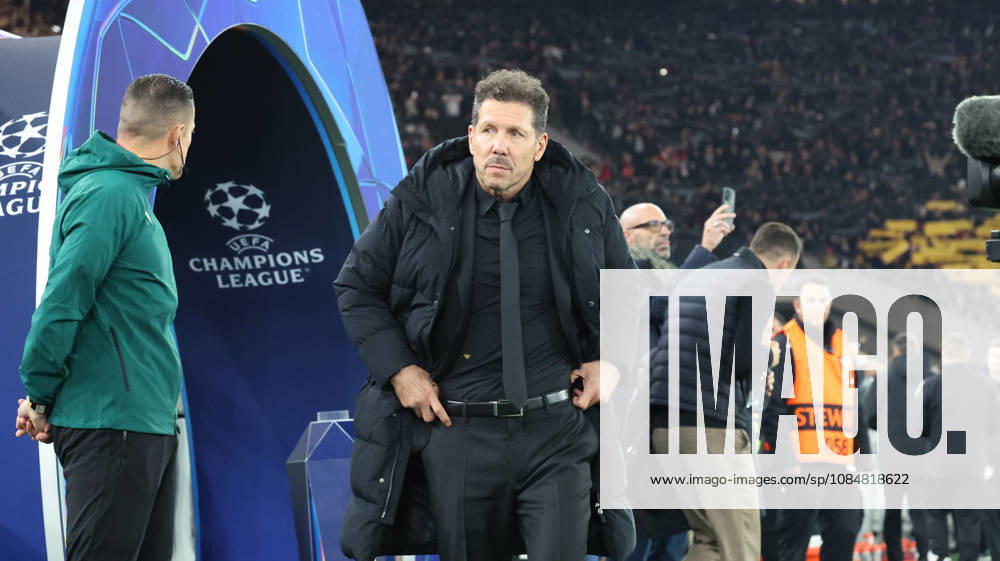 Fussball UEFA Champions League, VfB Stuttgart - Atletico Madrid v.l. Diego Simeone Trainer (Atlà tico Madrid) Stuttgart