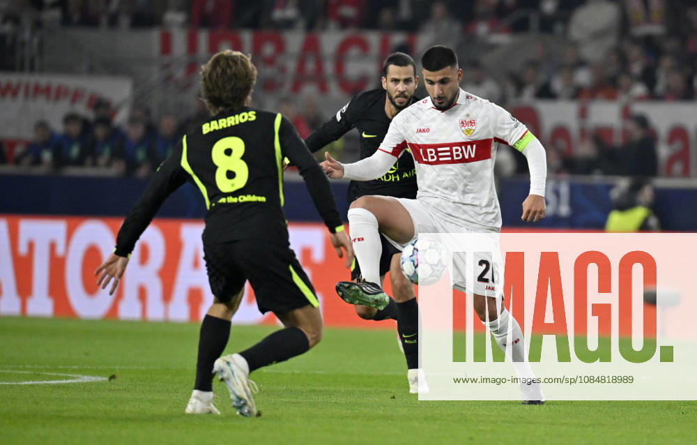 Zweikampf, Aktion Deniz Undav VfB Stuttgart (26) gegen Pablo Barrios Atletico de Madrid (08) David Hancko Atletico de Madrid (17) Champions League VfB Stuttgart vs Atletico Madrid 20.10.2026 DFL REGULATIONS PROHIBIT ANY USE OF PHOTOGRAPHS AS IMAGE SEQUENCES AND OR QUASI-VIDEO Champions League VfB Stuttgart vs Atletico Madrid