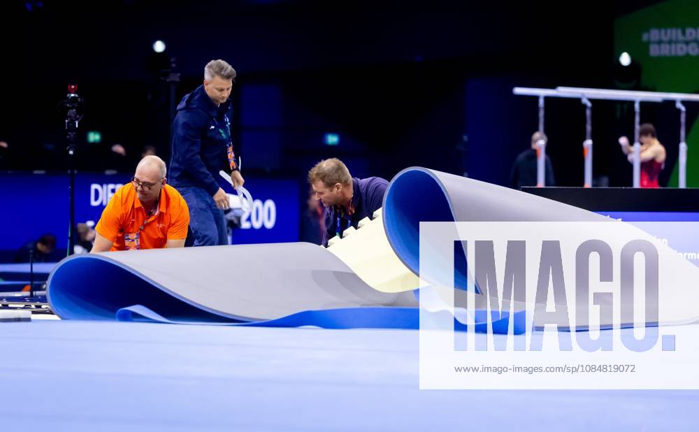 ROTTERDAM - Problems with the floor during the men s team final at the World Gymnastics Championships in Rotterdam Ahoy. IRIS VAN DEN BROEK ANP ANPxSportx IVx 573091023 originalFilename: 573091023