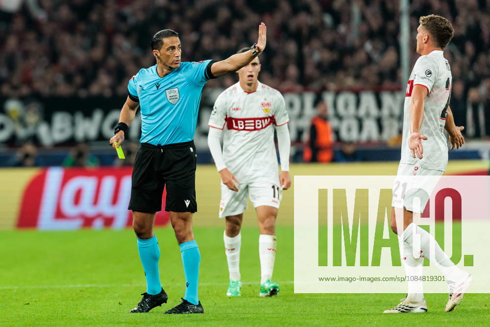 Referee Serdar Goezuebueyuek (NED) stopping a protesting Grischa Proemel (Prömel, Promel, VfB Stuttgart, 21) during the UEFA Champions League match between VfB Stuttgart vs. Atletico de Madrid at Arena Stuttgart on matchday 3 of the UEFA Champions League on October 20, 2026 in Stuttgart, Germany. Baden-Wuerttemberg Germany