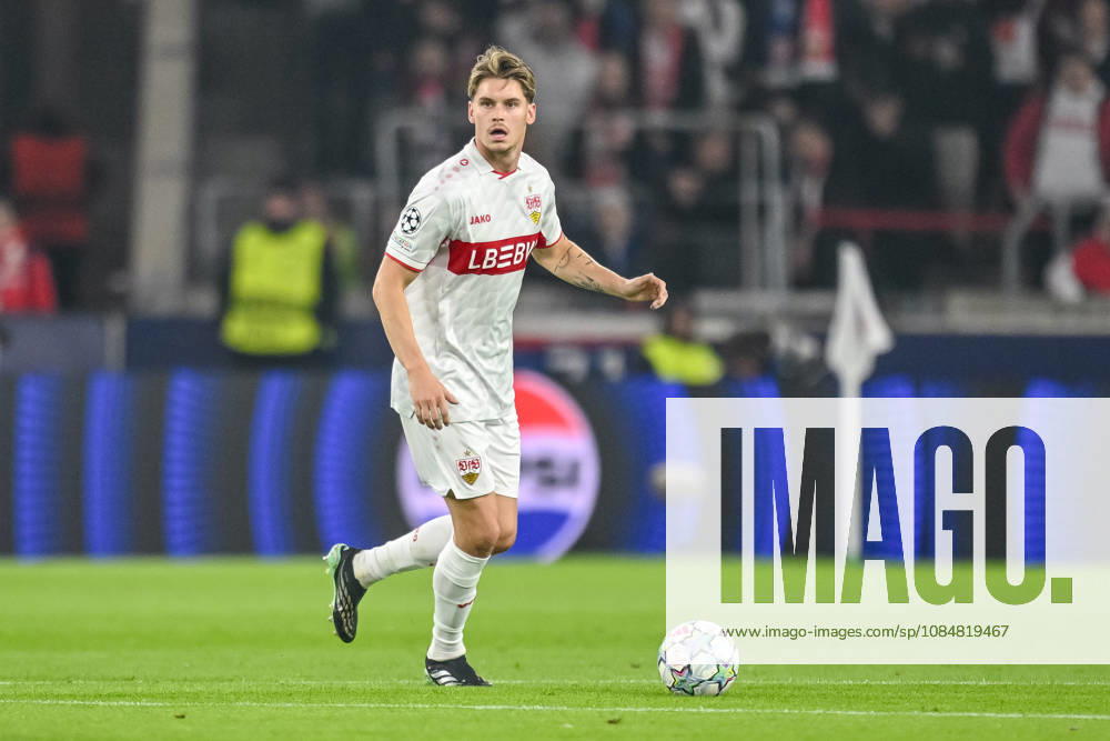 Ramon Hendriks (VfB Stuttgart) controls the Ball during the UEFA Champions League 2026 2027 match between Stuttgart and Atlético de Madrid at Arena Stuttgart on October 20, 2026 in Stuttgart, Germany. (Photo by Harry Langer DeFodi Images) -