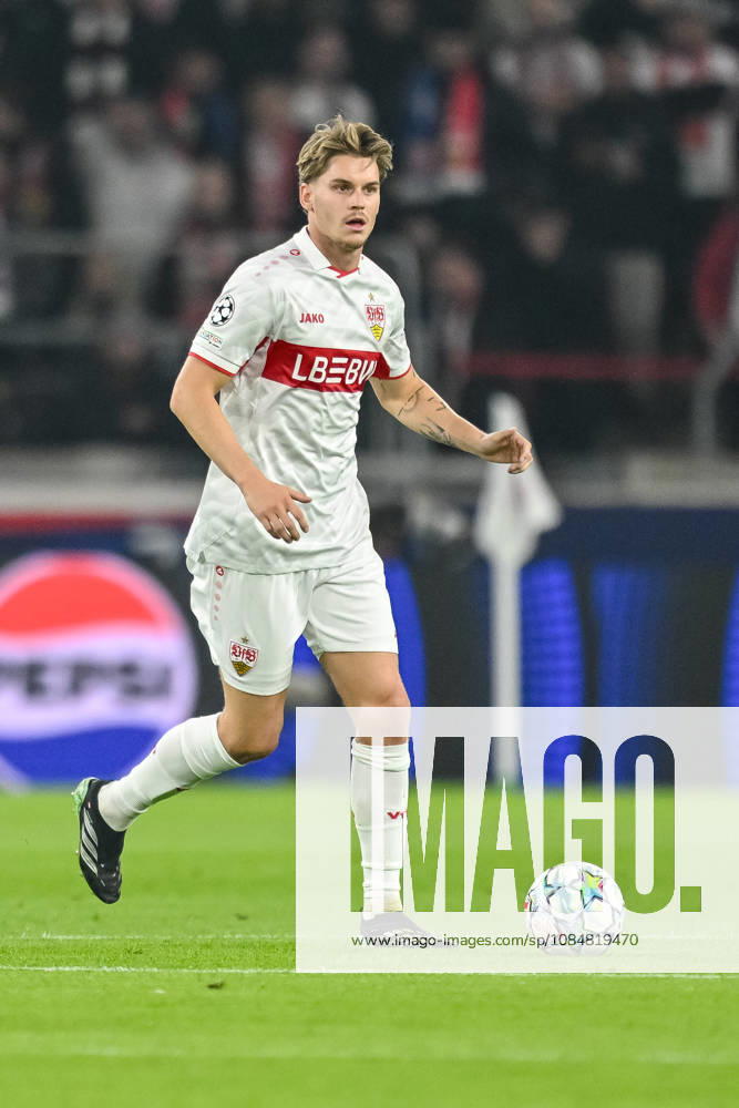 Ramon Hendriks (VfB Stuttgart) controls the Ball during the UEFA Champions League 2026 2027 match between Stuttgart and Atlético de Madrid at Arena Stuttgart on October 20, 2026 in Stuttgart, Germany. (Photo by Harry Langer DeFodi Images) -