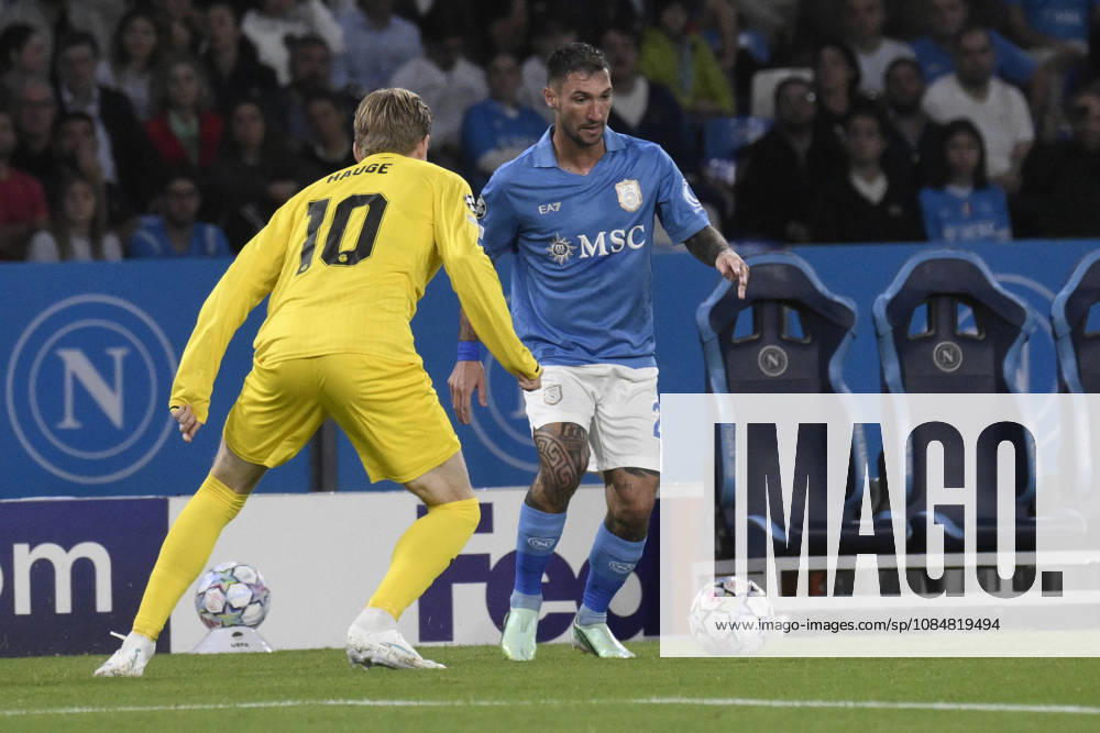 Napoli s forward Matteo Politano (R) in action during the UEFA Champions League group phase match between SSC Napoli and Bodo-Glimt at Diego Armando Maradona Stadium in Naples, Italy, 20 october 2026 ANSA CIRO FUSCO. UEFA Champions League - Napoli Vs Bodo-Glimt - ZUMAa110 20261020_zaf_a110_002