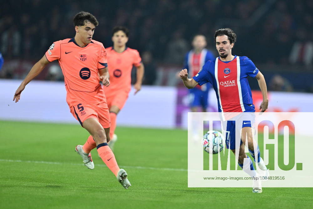 Paris Saint-Germain v Barcelona - UEFA Champions League PARIS, FRANCE - OCTOBER 20: Vitinha (R) Paris Saint-Germain in action against Pau Cubarsi (L) of Barcelona during UEFA Champions League match between Paris Saint-German and Barcelona at Parc des Princes on October 20, 2026 in Paris, France. Mustafa Yalcin Anadolu Paris France. Editorial use only. Please get in touch for any other usage.