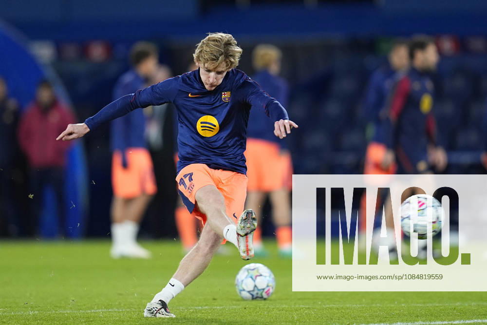Anthony Gordon of FC Barcelona, Barca warms up during the UEFA Champions League 2026 27 League Phase MD3 match between Paris Saint-Germain and FC Barcelona at Parc des Princes on Octuber 20, 2026, in Paris, France. Paris France - ZUMAa181 20261020_zaa_a181_051