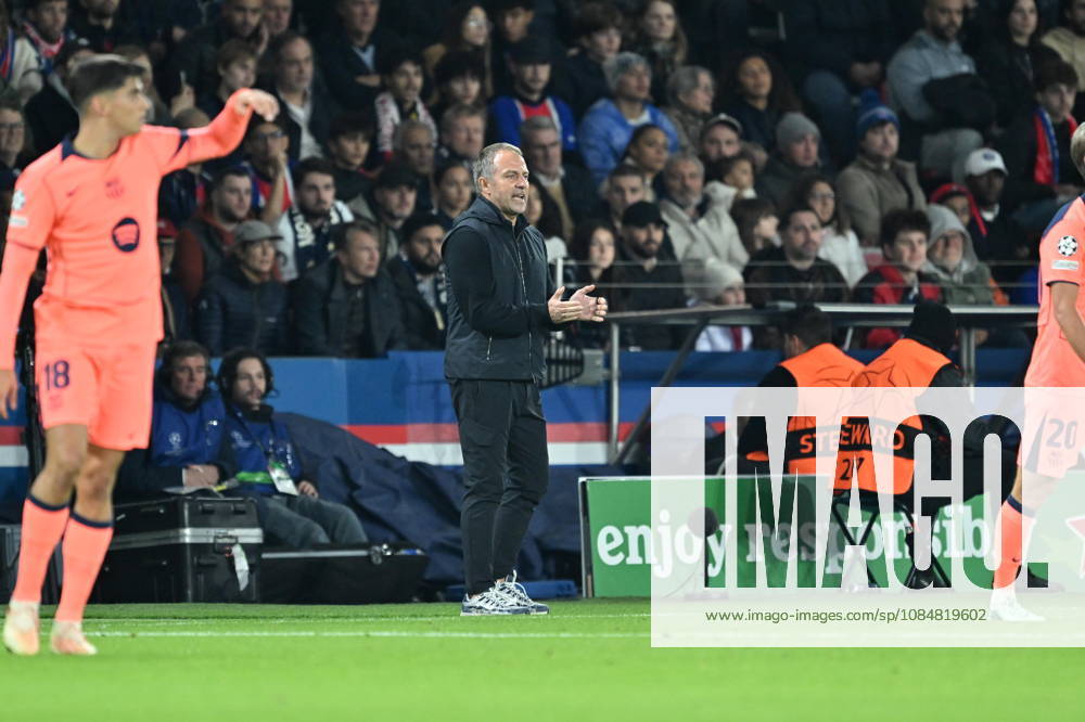 Paris Saint-Germain v Barcelona - UEFA Champions League PARIS, FRANCE - OCTOBER 20: Hansi Flick of Barcelona reacts during UEFA Champions League match between Paris Saint-German and Barcelona at Parc des Princes on October 20, 2026 in Paris, France. Mustafa Yalcin Anadolu Paris France. Editorial use only. Please get in touch for any other usage.