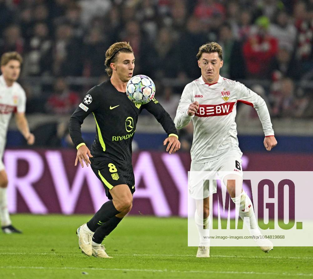 Fussball UEFA Champions-League League 2026 2027, 3.Spieltag, VfB Stuttgart - Atletico Madrid, in der MHP-Arena Stuttgart, v.l. Pablo Barrios (Atletico Madrid) gegen Angelo Stiller (Stuttgart)