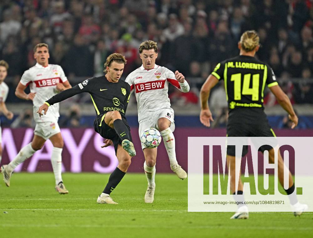 Fussball UEFA Champions-League League 2026 2027, 3.Spieltag, VfB Stuttgart - Atletico Madrid, in der MHP-Arena Stuttgart, v.l. Pablo Barrios (Atletico Madrid) gegen Angelo Stiller (Stuttgart)