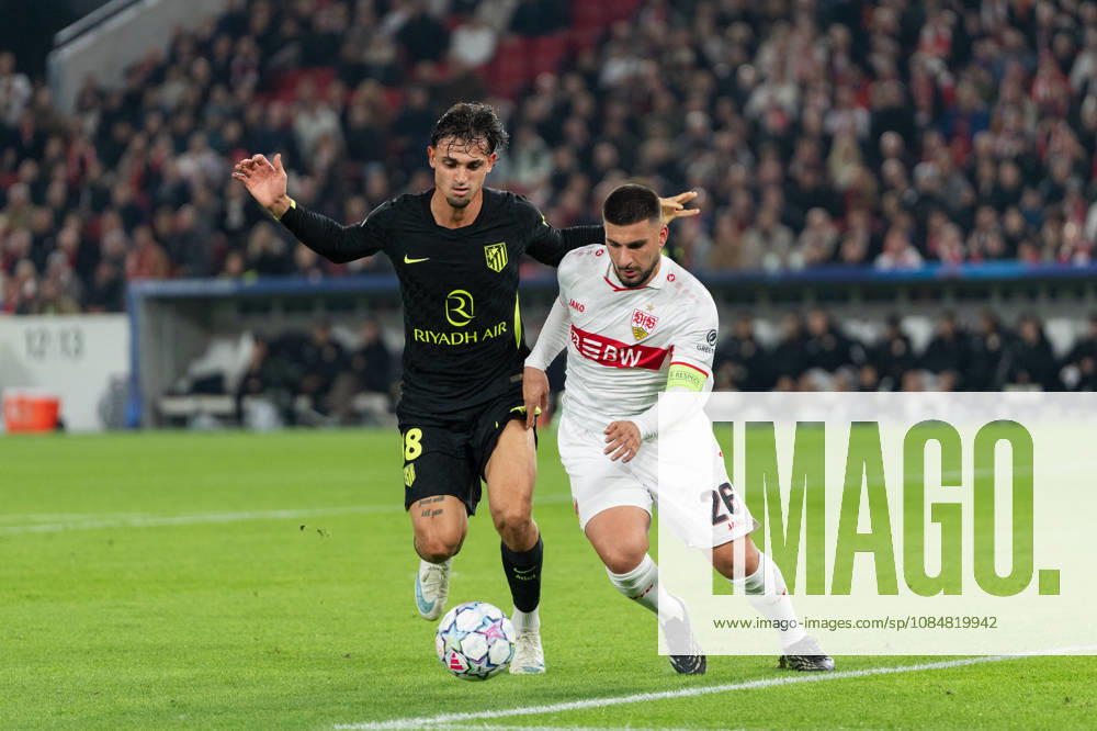Fussball UEFA Champions League, VfB Stuttgart - Atletico Madrid, v.l. Marc Pubill (18, AtlÃ tico Madrid) im Zweikampf mit Deniz Undav (26, VfB Stuttgart) Stuttgart