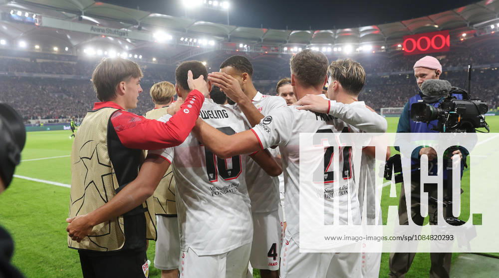 Stuttgart , Fußball UEFA Champions League VfB Stuttgart vs. Atletico Madrid , Jubel Stuttgart nach dem Tor zum 1 . 0 von Jamie Leweling