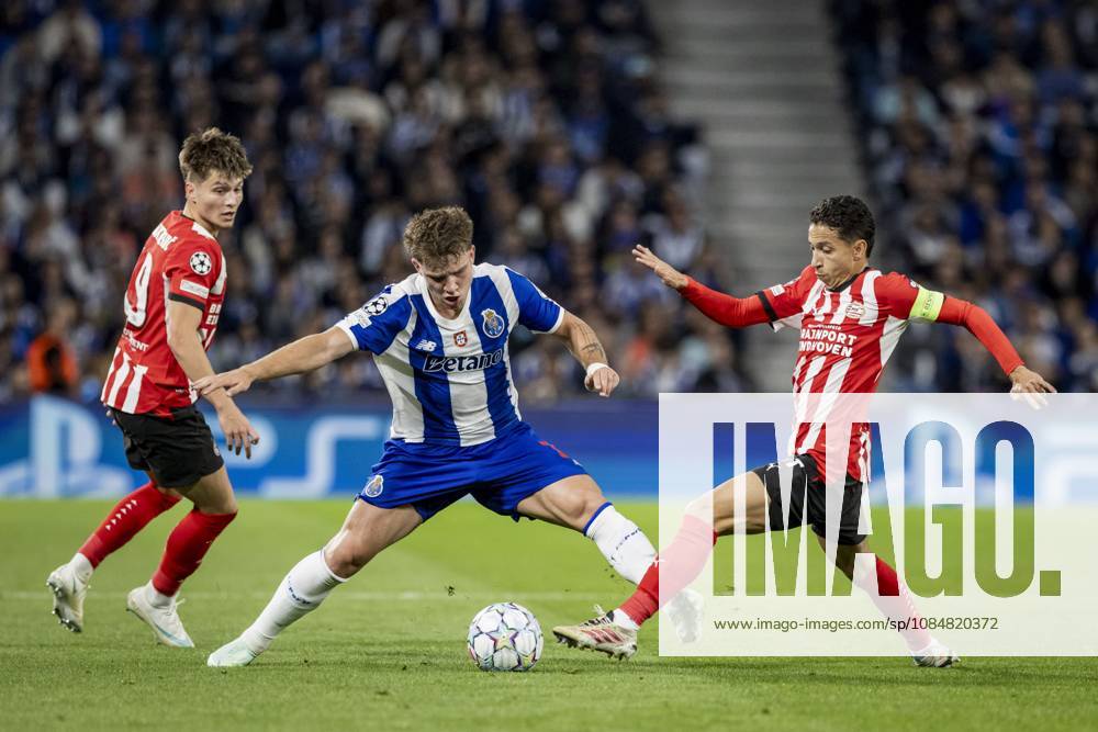 PORTO - (lr) Esmir Bajraktarevic of PSV Eindhoven, Oskar Pietuszewski of FC Porto and Mauro Junior of PSV Eindhoven during the UEFA Champions League match between FC Porto and PSV Eindhoven at the Estadio Do Dragao, on 20 October 2026 in Porto, Portugal. MORITZ MUELLER ANP ANPxSportx IVx 573094024 originalFilename: 573094024