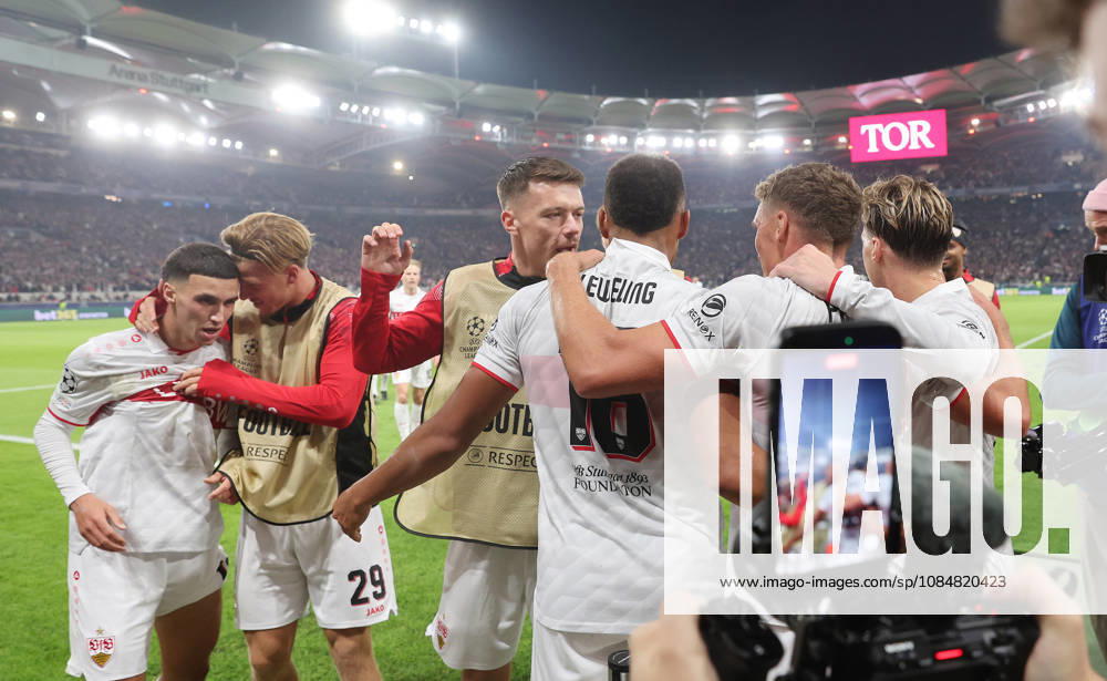 Stuttgart , Fußball UEFA Champions League VfB Stuttgart vs. Atletico Madrid , Jubel Stuttgart nach dem Tor zum 1 . 0 von Jamie Leweling