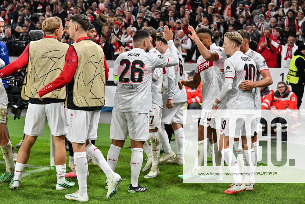 STUTTGART, GERMANY; 20. OCTOBER: Stuttgart celebrate the goal to make it 1-0 by Jamie LEWELING (VfB Stuttgart 18) Tor Torschuetze Freude Happy during the UEFA Champions League Match between VfB Stuttgart vs. Atletico Madrid at Matchday 3 at MHP Arena