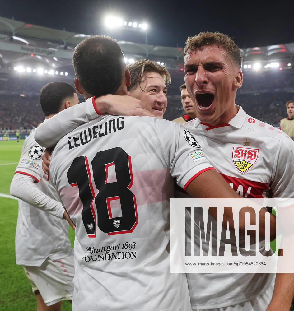 Stuttgart , Fußball UEFA Champions League VfB Stuttgart vs. Atletico Madrid , Jubel Stuttgart nach dem Tor zum 1 . 0 von Jamie Leweling , rechts: Grischa Prömel