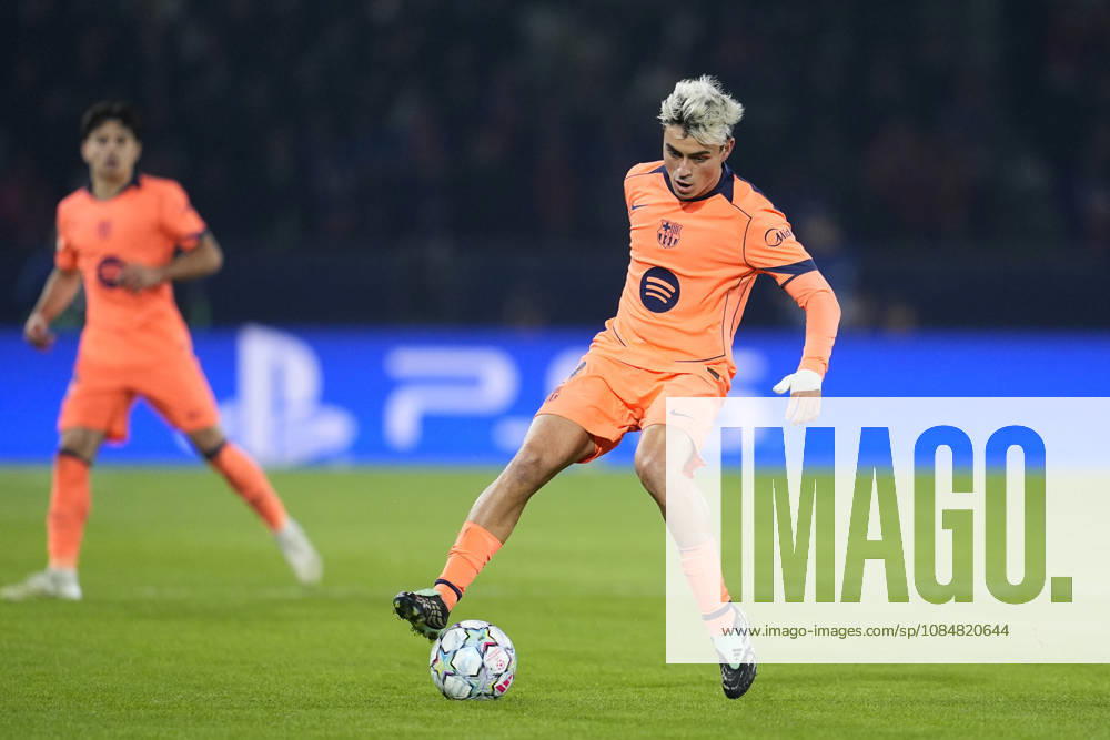 Pedri Gonzalez of FC Barcelona, Barca controls the ball during the UEFA Champions League 2026 27 League Phase MD3 match between Paris Saint-Germain and FC Barcelona at Parc des Princes on Octuber 20, 2026, in Paris, France. Paris France - ZUMAa181 20261020_zaa_a181_058
