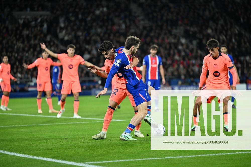 Paris Saint-Germain v Barcelona - UEFA Champions League PARIS, FRANCE - OCTOBER 20: Khvicha Kvaratskhelia (blue) of Paris Saint-Germain in action during the UEFA Champions League 2026 27 League Phase MD3 match between Paris Saint-Germain and FC Barcelona, Barca at Parc des Princes on October 20, 2026 in Paris, France. Mustafa Yalcin Anadolu Paris France. Editorial use only. Please get in touch for any other usage.