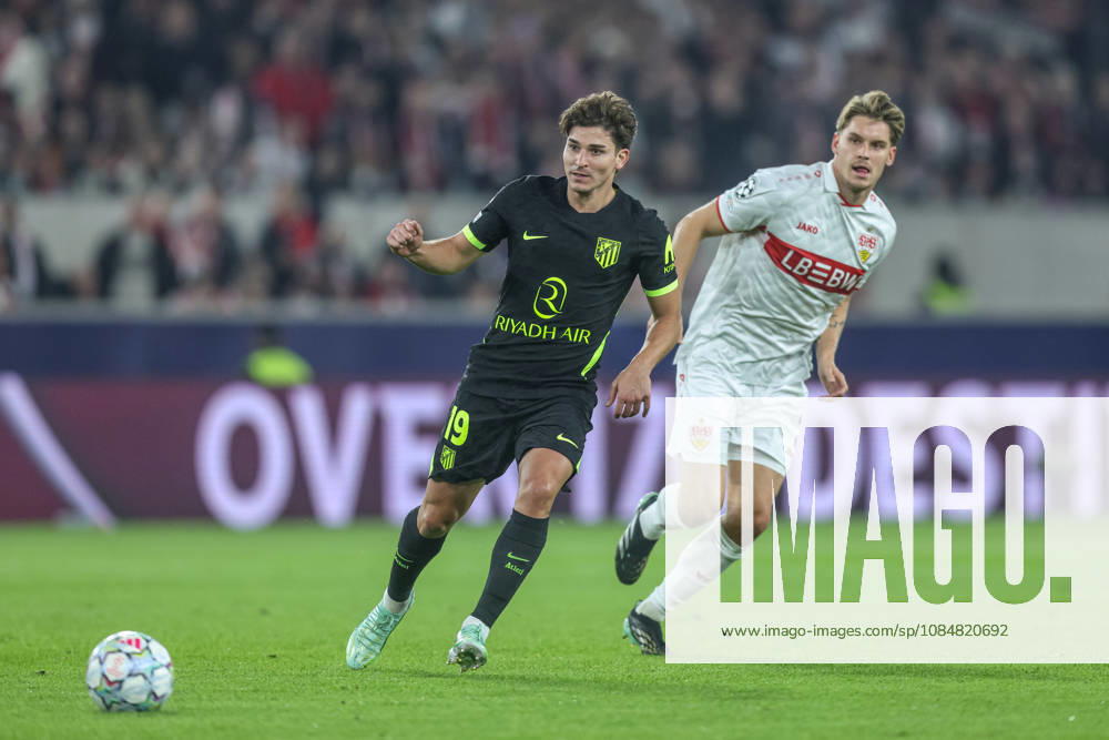 GER, Stuttgart, VfB Stuttgart vs Atletico Madrid, Fussball, UEFA, Spielzeit 2026 2027, Champions League, MHP-Arena, 3. Spieltag im Bild v.l.: Julian Alvarez (Atletico Madrid 19), Ramon Hendriks (VfB Stuttgart 3) DFB DFL REGULATIONS PROHIBIT ANY USE OF PHOTOGRAPHS AS IMAGE SEQUENCES AND OR QUASI-VIDEO, 200.2026