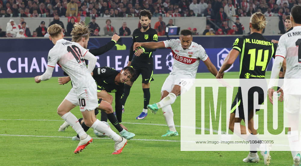 Stuttgart , Fußball UEFA Champions League VfB Stuttgart vs. Atletico Madrid , Tor zum 1 : 0 von Jamie Leweling ( VfB )