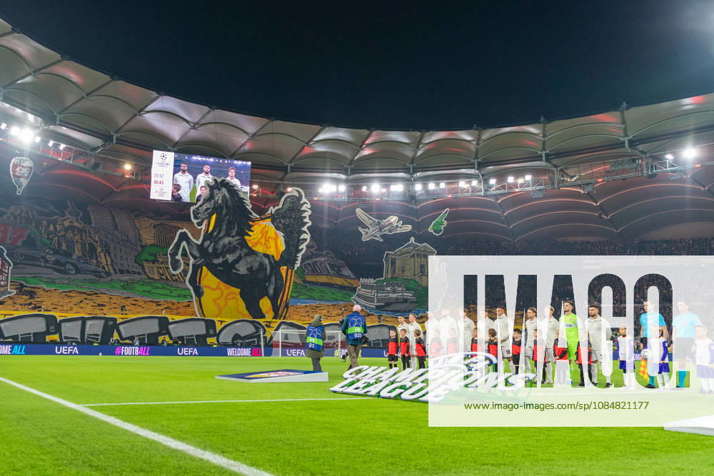 GER, Fussball, Herren, UEFA Champions League, Saison 2026 2027, 3. Spieltag, VfB Stuttgart vs. Atletico Madrid Vor Spielbeginn, Mannschaft des VfB Stuttgart im Hintergrund Choreografie Fans VfB Stuttgart. Stuttgart MHP Arena Baden-Württemberg Deutschland