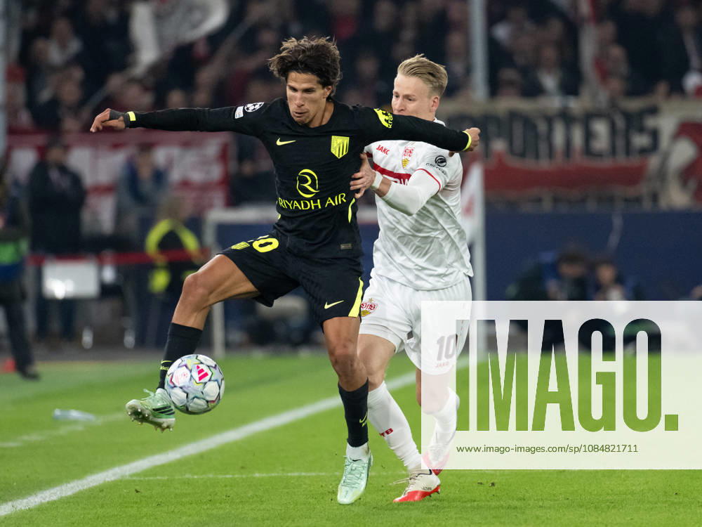 GER, Fussball, Herren, UEFA Champions League, Saison 2026 2027, 3. Spieltag, VfB Stuttgart vs. Atletico Madrid v.li. Giuliano Simeone ( Atletico Madrid, 20 ), Chris Fuehrich ( VfB Stuttgart, 10 ). Stuttgart MHP Arena Baden-Württemberg Deutschland