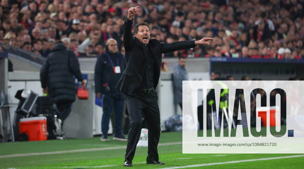 Stuttgart , Fußball UEFA Champions League VfB Stuttgart vs. Atletico Madrid , Trainer Diego Pablo Simeone (Atlà tico Madrid)