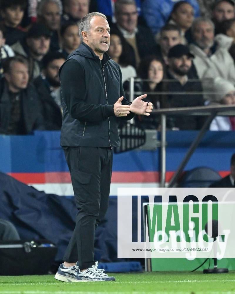 Paris Saint-Germain v Barcelona - UEFA Champions League PARIS, FRANCE - OCTOBER 20: Hansi Flick head coach of Barcelona reacts during the UEFA Champions League 2026 27 League Phase MD3 match between Paris Saint-Germain and FC Barcelona, Barca at Parc des Princes on October 20, 2026 in Paris, France. Mustafa Yalcin Anadolu Paris France. Editorial use only. Please get in touch for any other usage.