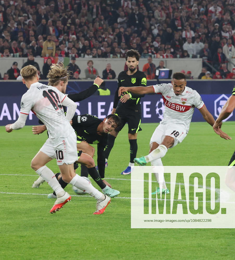 Stuttgart , Fußball UEFA Champions League VfB Stuttgart vs. Atletico Madrid , Tor zum 1 : 0 von Jamie Leweling ( VfB )