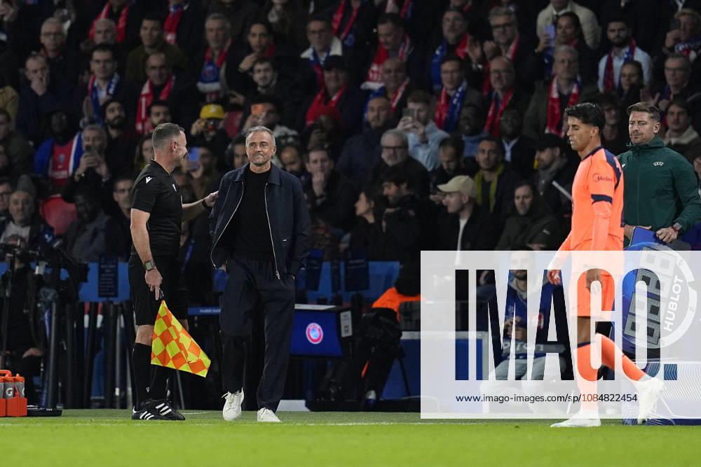 Luis Enrique Martinez, head coach of PSG, protests during the UEFA Champions League 2026 27 League Phase MD3 match between Paris Saint-Germain and FC Barcelona, Barca at Parc des Princes on Octuber 20, 2026, in Paris, France. Paris France - ZUMAa181 20261020_zaa_a181_088