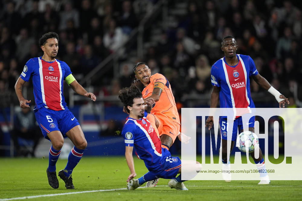 Raphinha of FC Barcelona, Barca in action during the UEFA Champions League 2026 27 League Phase MD3 match between Paris Saint-Germain and FC Barcelona at Parc des Princes on Octuber 20, 2026, in Paris, France. Paris France - ZUMAa181 20261020_zaa_a181_092